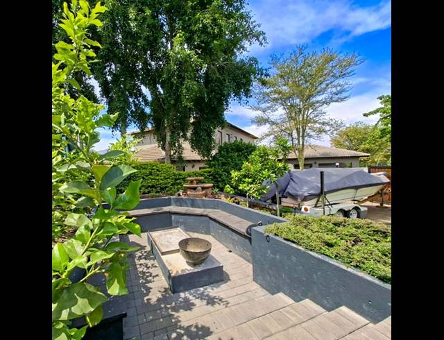 5 BEDROOM HOUSE FOR SALE IN MIDSTREAM ESTATE